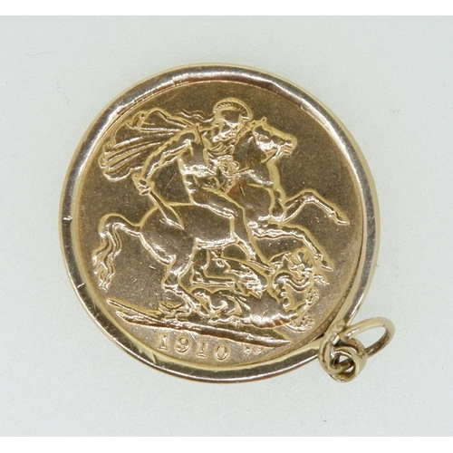 591 - A gold sovereign Edward VII 1910 in 9 carat gold mount