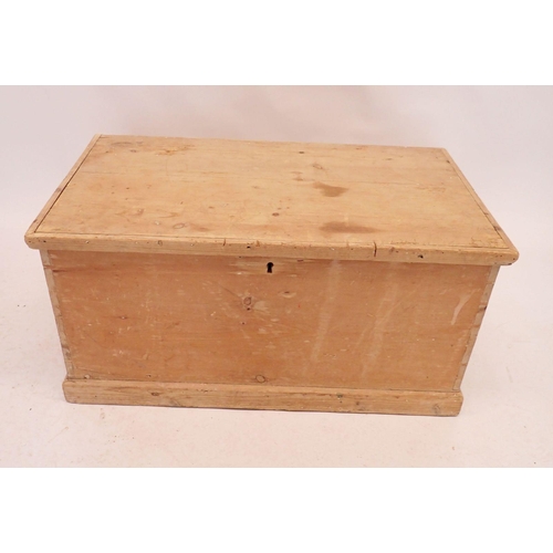 917 - A Victorian pine blanket chest, 89 x 52 x 42cm