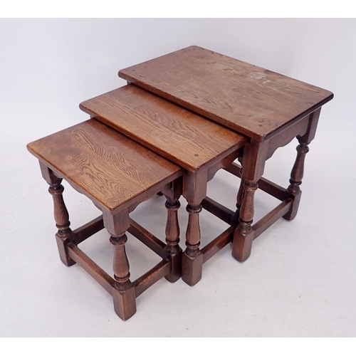 1124 - A nest of three oak occasional tables, largest 55 x 34.5cm