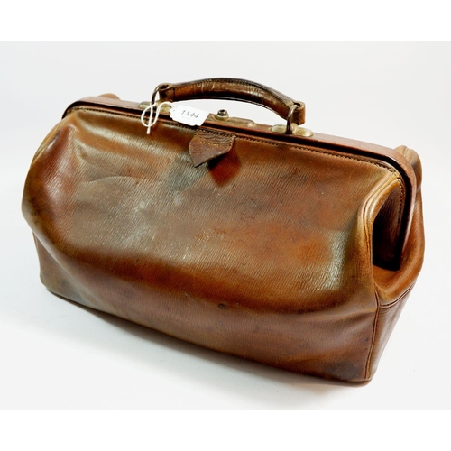 1144 - An old leather Gladstone bag, 40cm wide