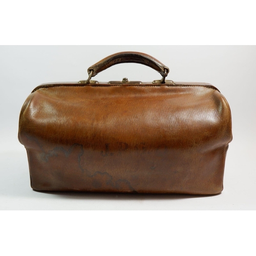 1144 - An old leather Gladstone bag, 40cm wide