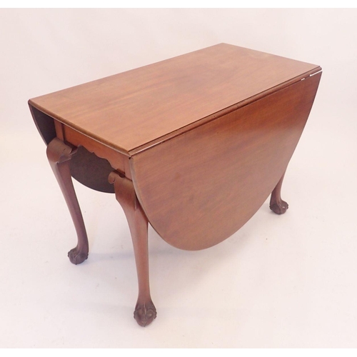 1206 - A mahogany oval dropleaf dining table on cabriole supports and claw and ball feet, 170 x 106cm x 76c... 