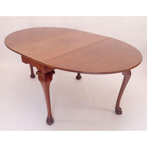 1206 - A mahogany oval dropleaf dining table on cabriole supports and claw and ball feet, 170 x 106cm x 76c... 