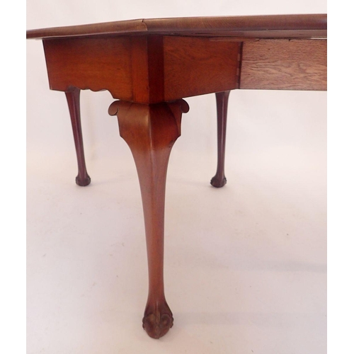 1206 - A mahogany oval dropleaf dining table on cabriole supports and claw and ball feet, 170 x 106cm x 76c... 