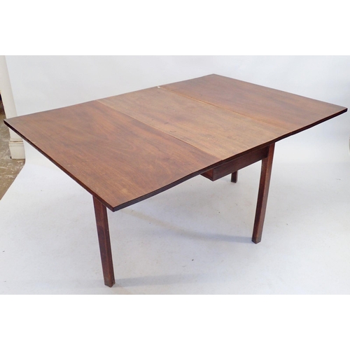 1209 - A Georgian mahogany dropleaf supper table, 106.5 x 52cm with leaves down