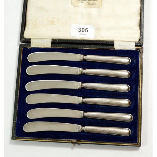 306 - A set of six silver handled tea knives - cased