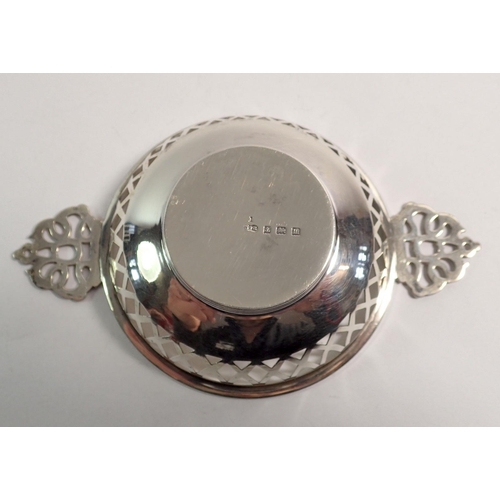 317 - A silver two handled bon bon dish with pierced decoration, 39g Birmingham 1911