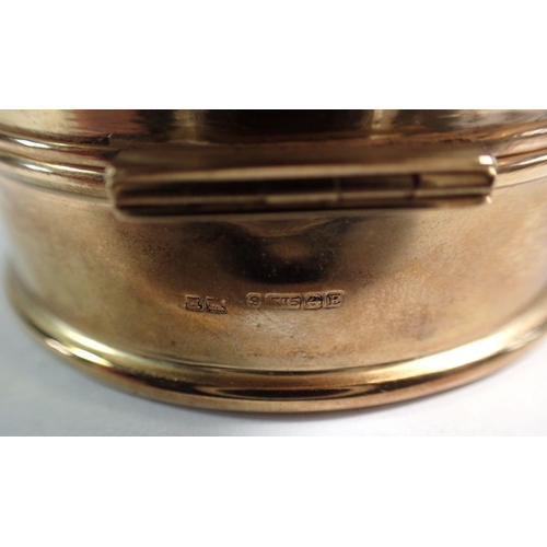 338 - A 9 carat gold dressing table pot, with inscription to inner lid and silk lined interior, total weig... 