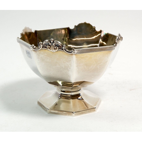 346 - A silver octagonal sugar bowl on pedestal foot, 180g, Birmingham 1911