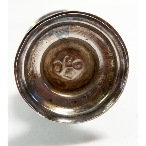 353 - A George II silver pepper pot or caster, London 1738, 79.5g