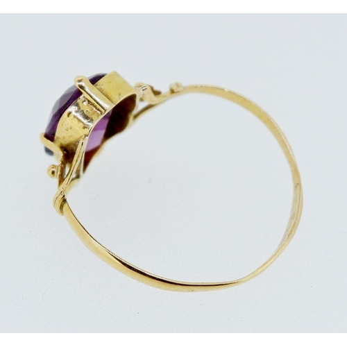 376 - A Victorian gold amethyst ring on floral shoulders, 2g, size R-S