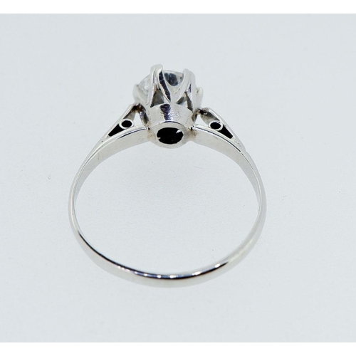 384 - An 18 carat white gold and platinum solitaire diamond ring, over 90 pts, size M to N, 2.3g