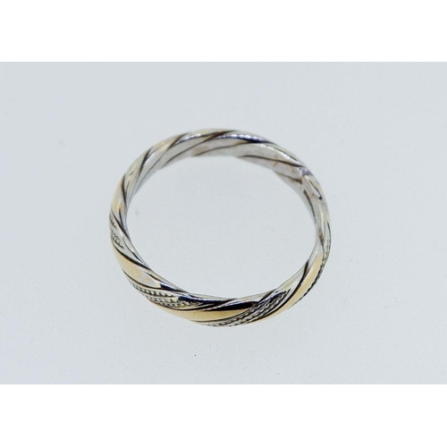 405 - A 9 carat gold two colour spiral ring, 3.4g, size O to P