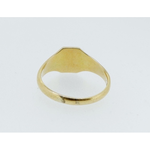 407 - A 14 carat gold signet ring, size O, 3.2g