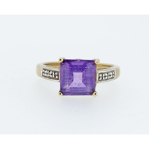 410 - A 9 carat gold amethyst set ring, 3.3g, size O to P