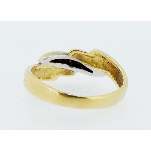 415 - A gold ring crossover set five diamonds, size N-O, 3.6g