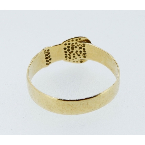 418 - A 9 carat gold buckle ring, 3g, size X