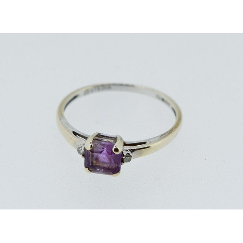 420 - A 9 carat gold amethyst and chip diamond ring, size K to L, 1.3g