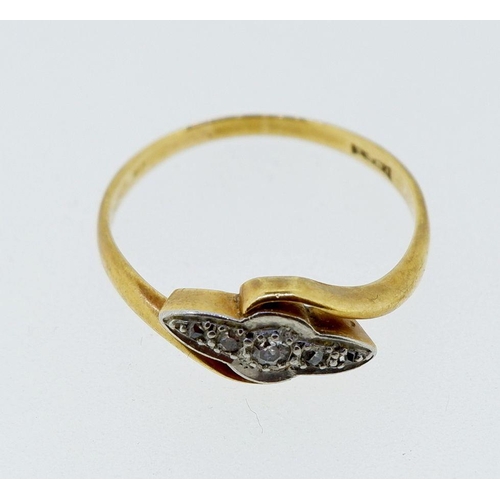 422 - An early 20th century 18 carat gold crossover ring set five graduated diamonds, 1.9g, size M