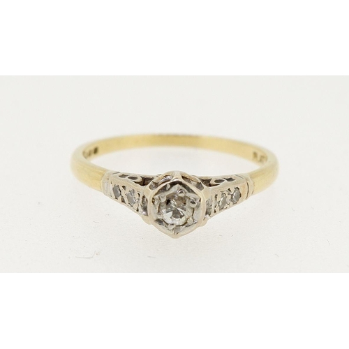 458 - An 18 carat gold ring set diamonds, size N, 2.4g