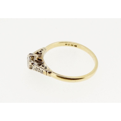 458 - An 18 carat gold ring set diamonds, size N, 2.4g