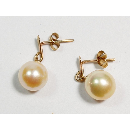 477 - A pair of 9 carat gold pearl drop earrings