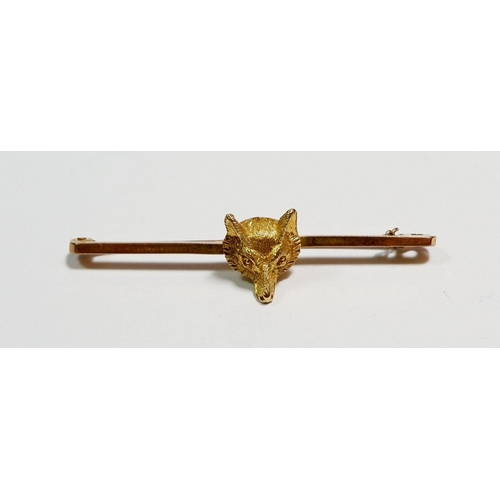 484 - A 9 carat gold fox head stock pin, 4.2g