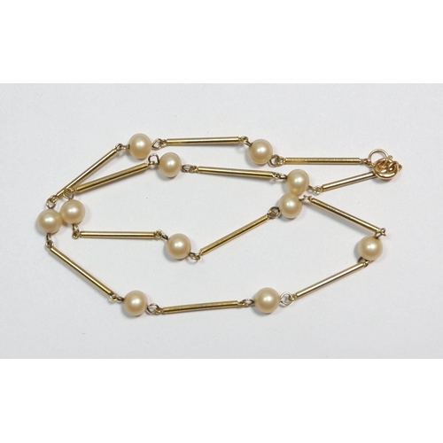 503 - A 9 carat gold child's necklace interspersed with simulated pearls