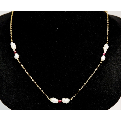 511 - A 9 carat gold freshwater pearls and garnet necklace