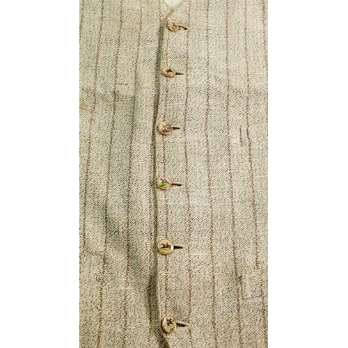 512 - A gentleman's waistcoat with six huntsman lithograph buttons in gold plated surrounds, 1.3cm diamete... 