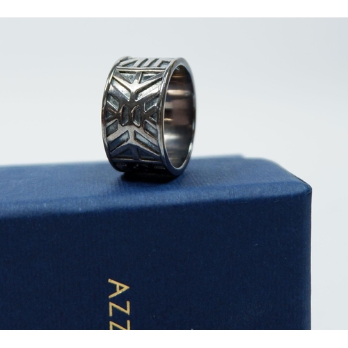 555 - An Azza Fahmy white metal ring with cast decoration, boxed with certificate and bag