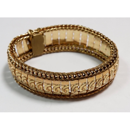 569 - A rolled gold reticulated bangle