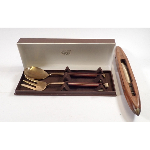 830 - An old weaver's shuttle and a pair of brass and wood salad servers