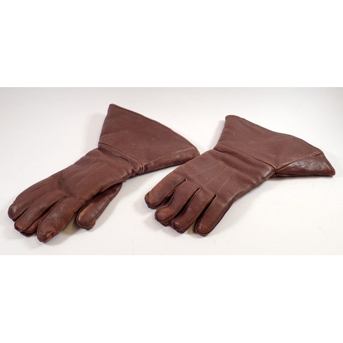 831 - A pair of 'Uniform Brand' leather driving or flying gauntlets/gloves