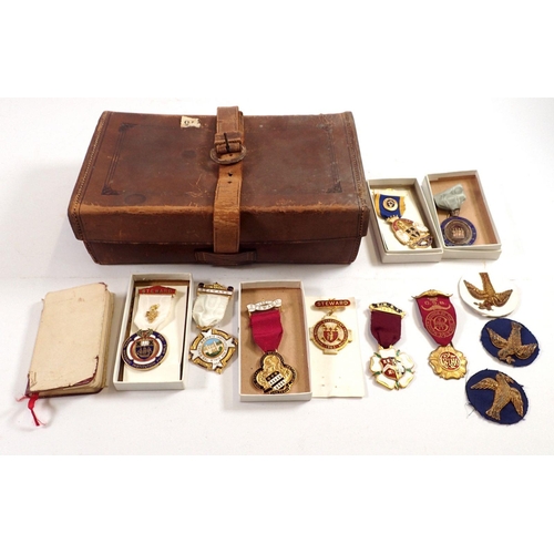 842 - A group of seven Masonic medals including a Victorian example plus a Ceremonies handbook in leather ... 