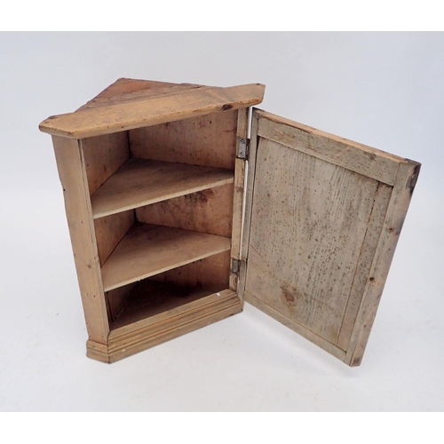 930 - A Victorian small pine corner cabinet, 62cm high