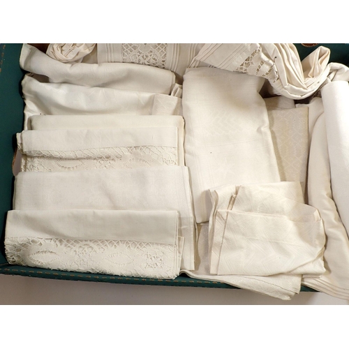 987 - A box of various table linen