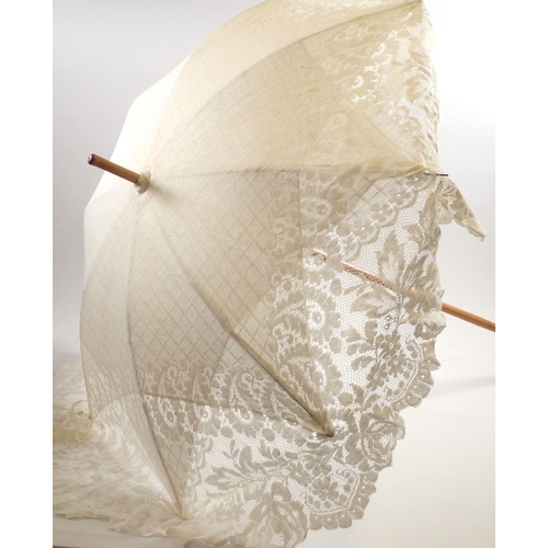 993 - An Edwardian style white lace wedding parasol with bamboo handle