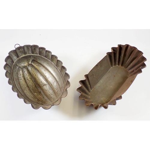 1249 - Two metal decorative jelly moulds