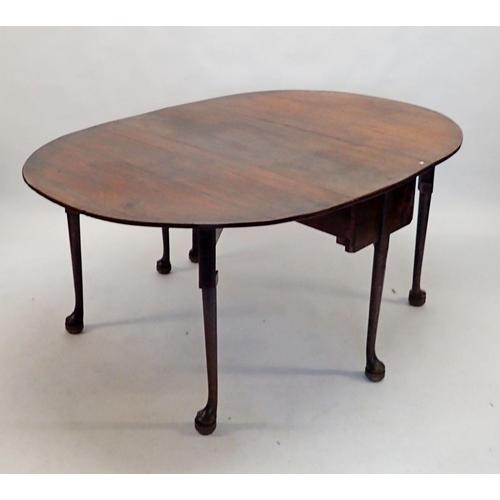 1331 - A Georgian oak dropleaf oval supper table on six slender supports and pad feet, 117 x 45cm