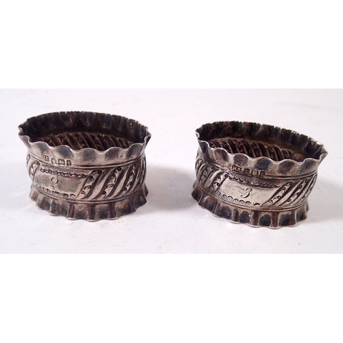 286 - A pair of silver napkin rings, 42g, Sheffield 1895