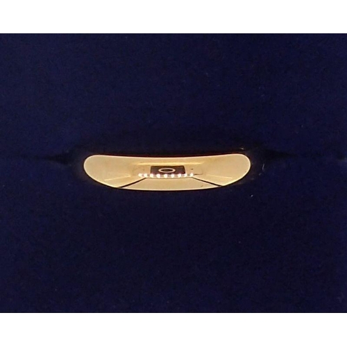 362 - An 18 carat gold wedding ring, 2.5g, size L