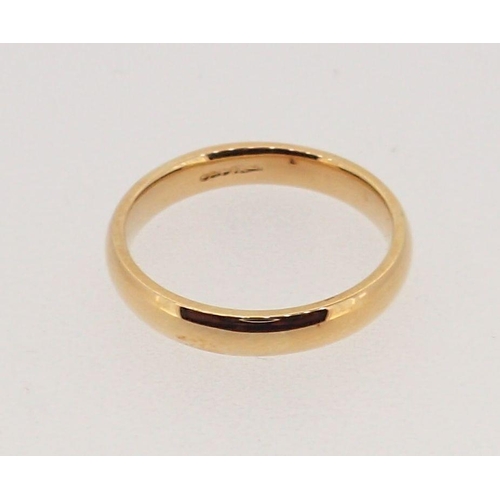 362 - An 18 carat gold wedding ring, 2.5g, size L