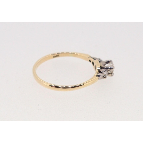 373 - An Edwardian 18 carat gold three stone diamond ring, 1.8g, size M to N