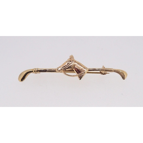 395 - A 9 carat gold horse and crop bar brooch, 2g, 5cm