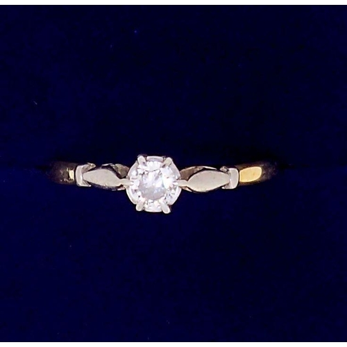 401 - An 18 carat gold and platinum set solitaire diamond ring, size R to S, 3g - boxed