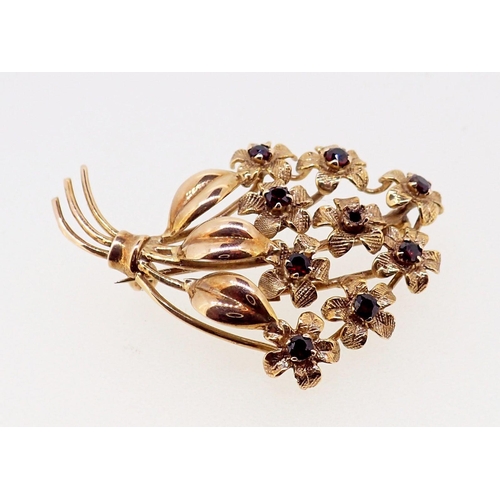 406 - A 15 carat gold garnet set spray brooch, 4cm, 5.3g