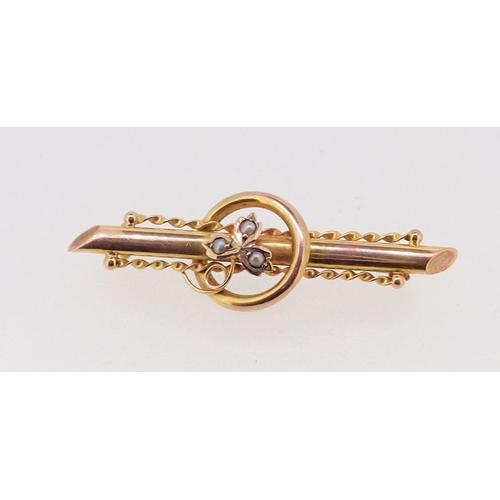 414 - An Edwardian 9 carat gold bar brooch set seed pearl trefoil, 2.1g, 4.5cm