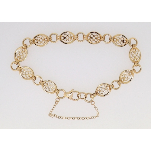 440 - A 9 carat gold fancy link bracelet, 11.8g