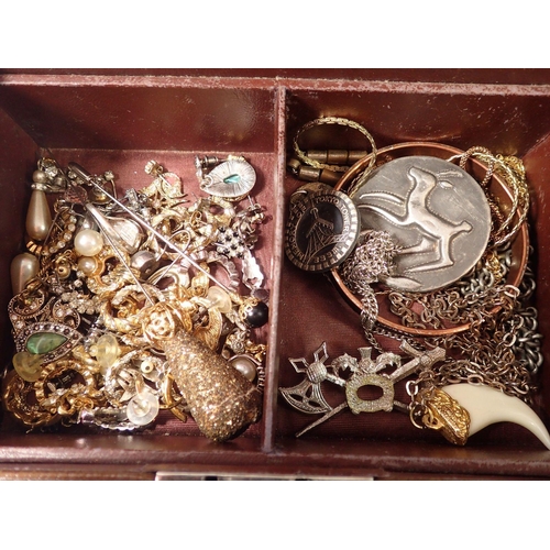 517 - An old leather jewellery box and contents of costume jewellery